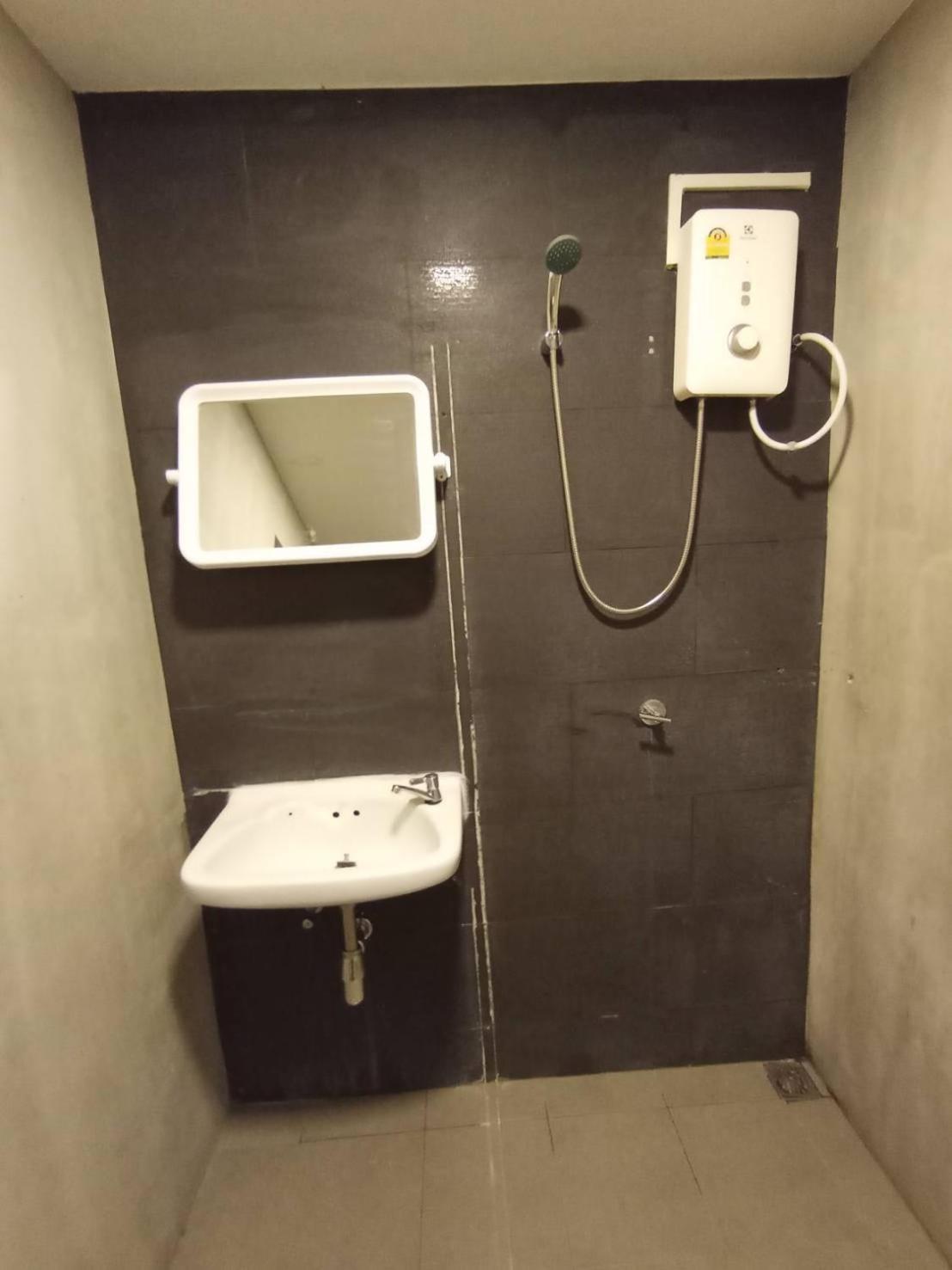 Go Inn Silom Bts Surasak X โกอินน์ สีลม บีทีเอส สถานีสุรศักดิ์ 방콕 외부 사진
