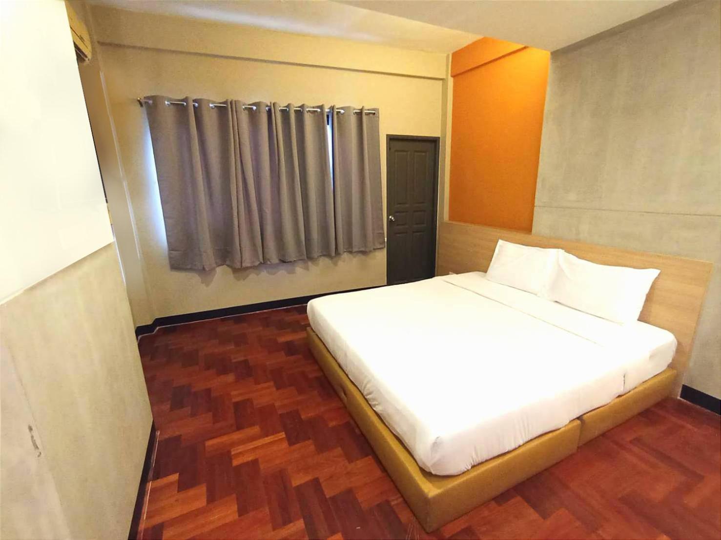 Go Inn Silom Bts Surasak X โกอินน์ สีลม บีทีเอส สถานีสุรศักดิ์ 방콕 외부 사진